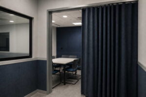 Cortinas acústicas para dependencias policiales