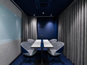 Cortinas para aislamiento acústico en dependencias policiales y comisarias